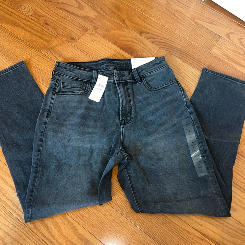 American Eagle Black High-Wasted Mom Jeans